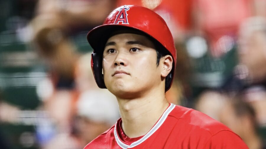 Blue Jays Sign Ohtani to Hit, Pitch, and Also Quarterback the Argos