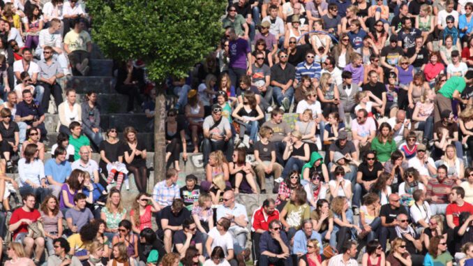 crowd-e1505179178507